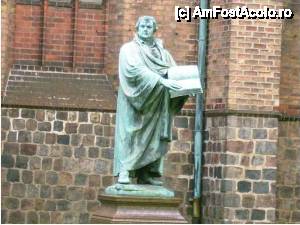 [P06] Statuia lui Martin Luther, preot si doctor în teologie » foto by iccata
 - 
<span class="allrVoted glyphicon glyphicon-heart hidden" id="av452360"></span>
<a class="m-l-10 hidden" id="sv452360" onclick="voting_Foto_DelVot(,452360,4900)" role="button">șterge vot <span class="glyphicon glyphicon-remove"></span></a>
<a id="v9452360" class=" c-red"  onclick="voting_Foto_SetVot(452360)" role="button"><span class="glyphicon glyphicon-heart-empty"></span> <b>LIKE</b> = Votează poza</a> <img class="hidden"  id="f452360W9" src="/imagini/loader.gif" border="0" /><span class="AjErrMes hidden" id="e452360ErM"></span>
