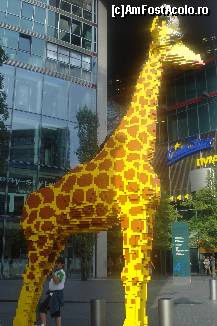 [P22] Intrarea la Legoland, in imediata apropiere a marelui si ultra-modernului mall, ce cuprinde, printre altele cinema multiplex, Centrul Sony, Muzeul Filmului de la Berlin si multe altele... » foto by ileanaxperta*
 - 
<span class="allrVoted glyphicon glyphicon-heart hidden" id="av211734"></span>
<a class="m-l-10 hidden" id="sv211734" onclick="voting_Foto_DelVot(,211734,4900)" role="button">șterge vot <span class="glyphicon glyphicon-remove"></span></a>
<a id="v9211734" class=" c-red"  onclick="voting_Foto_SetVot(211734)" role="button"><span class="glyphicon glyphicon-heart-empty"></span> <b>LIKE</b> = Votează poza</a> <img class="hidden"  id="f211734W9" src="/imagini/loader.gif" border="0" /><span class="AjErrMes hidden" id="e211734ErM"></span>