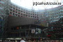 [P25] Marele mall din Berlinul de Vest... » foto by ileanaxperta*
 - 
<span class="allrVoted glyphicon glyphicon-heart hidden" id="av211737"></span>
<a class="m-l-10 hidden" id="sv211737" onclick="voting_Foto_DelVot(,211737,4900)" role="button">șterge vot <span class="glyphicon glyphicon-remove"></span></a>
<a id="v9211737" class=" c-red"  onclick="voting_Foto_SetVot(211737)" role="button"><span class="glyphicon glyphicon-heart-empty"></span> <b>LIKE</b> = Votează poza</a> <img class="hidden"  id="f211737W9" src="/imagini/loader.gif" border="0" /><span class="AjErrMes hidden" id="e211737ErM"></span>