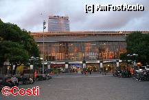 [P12] Bahnhof Berlin Alexanderplatz, o gară foarte aglomerată. » foto by Costi
 - 
<span class="allrVoted glyphicon glyphicon-heart hidden" id="av281938"></span>
<a class="m-l-10 hidden" id="sv281938" onclick="voting_Foto_DelVot(,281938,4900)" role="button">șterge vot <span class="glyphicon glyphicon-remove"></span></a>
<a id="v9281938" class=" c-red"  onclick="voting_Foto_SetVot(281938)" role="button"><span class="glyphicon glyphicon-heart-empty"></span> <b>LIKE</b> = Votează poza</a> <img class="hidden"  id="f281938W9" src="/imagini/loader.gif" border="0" /><span class="AjErrMes hidden" id="e281938ErM"></span>