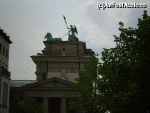 [P02] Poarta Brandemburg (partea laterală) fotografiată de la Reichstag.  » foto by Mihai18
 - 
<span class="allrVoted glyphicon glyphicon-heart hidden" id="av670677"></span>
<a class="m-l-10 hidden" id="sv670677" onclick="voting_Foto_DelVot(,670677,4900)" role="button">șterge vot <span class="glyphicon glyphicon-remove"></span></a>
<a id="v9670677" class=" c-red"  onclick="voting_Foto_SetVot(670677)" role="button"><span class="glyphicon glyphicon-heart-empty"></span> <b>LIKE</b> = Votează poza</a> <img class="hidden"  id="f670677W9" src="/imagini/loader.gif" border="0" /><span class="AjErrMes hidden" id="e670677ErM"></span>