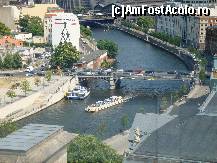 [P24] Vedere spre râul Spree de pe terasa Bundestagului. Clădirea ca o hală din partea superioară a imaginii este gara Friedrichstrasse, cea care servea ca gară de intersecție între Est și Vest în perioada 1961-1990 » foto by mariana.olaru
 - 
<span class="allrVoted glyphicon glyphicon-heart hidden" id="av161546"></span>
<a class="m-l-10 hidden" id="sv161546" onclick="voting_Foto_DelVot(,161546,4900)" role="button">șterge vot <span class="glyphicon glyphicon-remove"></span></a>
<a id="v9161546" class=" c-red"  onclick="voting_Foto_SetVot(161546)" role="button"><span class="glyphicon glyphicon-heart-empty"></span> <b>LIKE</b> = Votează poza</a> <img class="hidden"  id="f161546W9" src="/imagini/loader.gif" border="0" /><span class="AjErrMes hidden" id="e161546ErM"></span>