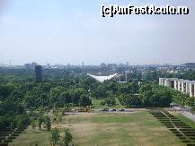 [P26] Terasa Bundestagului: vedere spre Piața Republicii. În stânga se zărește Turnul Bell,al patrulea carillon din lume,în centru acoperișul alb al fostei Săli a Congreselor, acum Casa Culturilor Lumii, iar spre dreapta Cancelaria Federală » foto by mariana.olaru
 - 
<span class="allrVoted glyphicon glyphicon-heart hidden" id="av161558"></span>
<a class="m-l-10 hidden" id="sv161558" onclick="voting_Foto_DelVot(,161558,4900)" role="button">șterge vot <span class="glyphicon glyphicon-remove"></span></a>
<a id="v9161558" class=" c-red"  onclick="voting_Foto_SetVot(161558)" role="button"><span class="glyphicon glyphicon-heart-empty"></span> <b>LIKE</b> = Votează poza</a> <img class="hidden"  id="f161558W9" src="/imagini/loader.gif" border="0" /><span class="AjErrMes hidden" id="e161558ErM"></span>