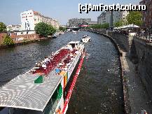 [P33] Ambarcațiuni pentru turiști străbat apele râului Spree » foto by mariana.olaru
 - 
<span class="allrVoted glyphicon glyphicon-heart hidden" id="av161575"></span>
<a class="m-l-10 hidden" id="sv161575" onclick="voting_Foto_DelVot(,161575,4900)" role="button">șterge vot <span class="glyphicon glyphicon-remove"></span></a>
<a id="v9161575" class=" c-red"  onclick="voting_Foto_SetVot(161575)" role="button"><span class="glyphicon glyphicon-heart-empty"></span> <b>LIKE</b> = Votează poza</a> <img class="hidden"  id="f161575W9" src="/imagini/loader.gif" border="0" /><span class="AjErrMes hidden" id="e161575ErM"></span>