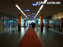 [P03] Intrarea principală în mall-ul ce găzduia Hotelul Hellemitte din Berlin » foto by mariana.olaru
 - 
<span class="allrVoted glyphicon glyphicon-heart hidden" id="av162031"></span>
<a class="m-l-10 hidden" id="sv162031" onclick="voting_Foto_DelVot(,162031,4900)" role="button">șterge vot <span class="glyphicon glyphicon-remove"></span></a>
<a id="v9162031" class=" c-red"  onclick="voting_Foto_SetVot(162031)" role="button"><span class="glyphicon glyphicon-heart-empty"></span> <b>LIKE</b> = Votează poza</a> <img class="hidden"  id="f162031W9" src="/imagini/loader.gif" border="0" /><span class="AjErrMes hidden" id="e162031ErM"></span>