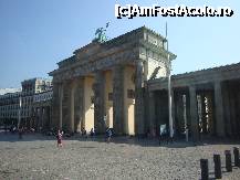 [P22] Berlin: Poarta Brandemburg văzută dinspre fostul Berlin de Vest. De cealaltă parte a porții se află Pariser Platz. » foto by mariana.olaru
 - 
<span class="allrVoted glyphicon glyphicon-heart hidden" id="av173394"></span>
<a class="m-l-10 hidden" id="sv173394" onclick="voting_Foto_DelVot(,173394,4900)" role="button">șterge vot <span class="glyphicon glyphicon-remove"></span></a>
<a id="v9173394" class=" c-red"  onclick="voting_Foto_SetVot(173394)" role="button"><span class="glyphicon glyphicon-heart-empty"></span> <b>LIKE</b> = Votează poza</a> <img class="hidden"  id="f173394W9" src="/imagini/loader.gif" border="0" /><span class="AjErrMes hidden" id="e173394ErM"></span>