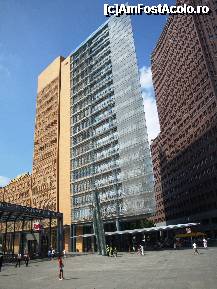 [P35] Berlin:una din construcțiile moderne din Postdamer Platz » foto by mariana.olaru
 - 
<span class="allrVoted glyphicon glyphicon-heart hidden" id="av173407"></span>
<a class="m-l-10 hidden" id="sv173407" onclick="voting_Foto_DelVot(,173407,4900)" role="button">șterge vot <span class="glyphicon glyphicon-remove"></span></a>
<a id="v9173407" class=" c-red"  onclick="voting_Foto_SetVot(173407)" role="button"><span class="glyphicon glyphicon-heart-empty"></span> <b>LIKE</b> = Votează poza</a> <img class="hidden"  id="f173407W9" src="/imagini/loader.gif" border="0" /><span class="AjErrMes hidden" id="e173407ErM"></span>
