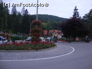 [P12] În zona centrală a stațiunii este un rond acoperit de flori.  » foto by Floryn81
 - 
<span class="allrVoted glyphicon glyphicon-heart hidden" id="av721075"></span>
<a class="m-l-10 hidden" id="sv721075" onclick="voting_Foto_DelVot(,721075,4909)" role="button">șterge vot <span class="glyphicon glyphicon-remove"></span></a>
<a id="v9721075" class=" c-red"  onclick="voting_Foto_SetVot(721075)" role="button"><span class="glyphicon glyphicon-heart-empty"></span> <b>LIKE</b> = Votează poza</a> <img class="hidden"  id="f721075W9" src="/imagini/loader.gif" border="0" /><span class="AjErrMes hidden" id="e721075ErM"></span>