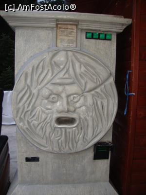 [P19] La Sovata am găsit o replică a celebrei bocca della verita din Roma: în schimbul a 3 lei primeai o hârtie cu prezicerea viitorului :)  » foto by Floryn81
 - 
<span class="allrVoted glyphicon glyphicon-heart hidden" id="av721082"></span>
<a class="m-l-10 hidden" id="sv721082" onclick="voting_Foto_DelVot(,721082,4909)" role="button">șterge vot <span class="glyphicon glyphicon-remove"></span></a>
<a id="v9721082" class=" c-red"  onclick="voting_Foto_SetVot(721082)" role="button"><span class="glyphicon glyphicon-heart-empty"></span> <b>LIKE</b> = Votează poza</a> <img class="hidden"  id="f721082W9" src="/imagini/loader.gif" border="0" /><span class="AjErrMes hidden" id="e721082ErM"></span>