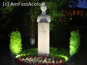 [P23] Bustul lui Sandor Petofi din zona centrală a stațiunii.  » foto by Floryn81
 - 
<span class="allrVoted glyphicon glyphicon-heart hidden" id="av721086"></span>
<a class="m-l-10 hidden" id="sv721086" onclick="voting_Foto_DelVot(,721086,4909)" role="button">șterge vot <span class="glyphicon glyphicon-remove"></span></a>
<a id="v9721086" class=" c-red"  onclick="voting_Foto_SetVot(721086)" role="button"><span class="glyphicon glyphicon-heart-empty"></span> <b>LIKE</b> = Votează poza</a> <img class="hidden"  id="f721086W9" src="/imagini/loader.gif" border="0" /><span class="AjErrMes hidden" id="e721086ErM"></span>