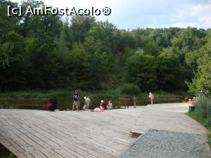 [P45] În zona lacului Paraschiva este amenajată o platformă de lemn pentru plajă, iar intrarea în apă se face pe trepte.  » foto by Floryn81
 - 
<span class="allrVoted glyphicon glyphicon-heart hidden" id="av721108"></span>
<a class="m-l-10 hidden" id="sv721108" onclick="voting_Foto_DelVot(,721108,4909)" role="button">șterge vot <span class="glyphicon glyphicon-remove"></span></a>
<a id="v9721108" class=" c-red"  onclick="voting_Foto_SetVot(721108)" role="button"><span class="glyphicon glyphicon-heart-empty"></span> <b>LIKE</b> = Votează poza</a> <img class="hidden"  id="f721108W9" src="/imagini/loader.gif" border="0" /><span class="AjErrMes hidden" id="e721108ErM"></span>