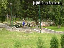 [P24] Sovata - in fata Hotelului Danubius angajatii se ocupa de spatiul verde » foto by biancuta
 - 
<span class="allrVoted glyphicon glyphicon-heart hidden" id="av104985"></span>
<a class="m-l-10 hidden" id="sv104985" onclick="voting_Foto_DelVot(,104985,4909)" role="button">șterge vot <span class="glyphicon glyphicon-remove"></span></a>
<a id="v9104985" class=" c-red"  onclick="voting_Foto_SetVot(104985)" role="button"><span class="glyphicon glyphicon-heart-empty"></span> <b>LIKE</b> = Votează poza</a> <img class="hidden"  id="f104985W9" src="/imagini/loader.gif" border="0" /><span class="AjErrMes hidden" id="e104985ErM"></span>