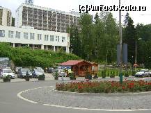 [P03] Sovata - sensul giratoriu din fata Lacului Ursu, in fundal, Hotel Danubius » foto by biancuta
 - 
<span class="allrVoted glyphicon glyphicon-heart hidden" id="av104962"></span>
<a class="m-l-10 hidden" id="sv104962" onclick="voting_Foto_DelVot(,104962,4909)" role="button">șterge vot <span class="glyphicon glyphicon-remove"></span></a>
<a id="v9104962" class=" c-red"  onclick="voting_Foto_SetVot(104962)" role="button"><span class="glyphicon glyphicon-heart-empty"></span> <b>LIKE</b> = Votează poza</a> <img class="hidden"  id="f104962W9" src="/imagini/loader.gif" border="0" /><span class="AjErrMes hidden" id="e104962ErM"></span>