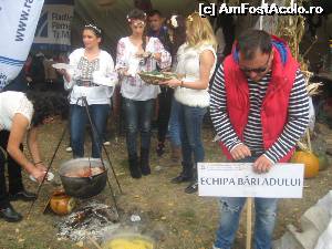 [P07] Echipa 'barladitelor' e cea mai frumoasa, au sarmale mici si mamaliga vartoasa » foto by dorgo
 - 
<span class="allrVoted glyphicon glyphicon-heart hidden" id="av561685"></span>
<a class="m-l-10 hidden" id="sv561685" onclick="voting_Foto_DelVot(,561685,4909)" role="button">șterge vot <span class="glyphicon glyphicon-remove"></span></a>
<a id="v9561685" class=" c-red"  onclick="voting_Foto_SetVot(561685)" role="button"><span class="glyphicon glyphicon-heart-empty"></span> <b>LIKE</b> = Votează poza</a> <img class="hidden"  id="f561685W9" src="/imagini/loader.gif" border="0" /><span class="AjErrMes hidden" id="e561685ErM"></span>
