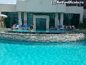 [P72] august 2015_Una din piscine comunica exterior-interior. » foto by aysha
 - 
<span class="allrVoted glyphicon glyphicon-heart hidden" id="av663262"></span>
<a class="m-l-10 hidden" id="sv663262" onclick="voting_Foto_DelVot(,663262,4920)" role="button">șterge vot <span class="glyphicon glyphicon-remove"></span></a>
<a id="v9663262" class=" c-red"  onclick="voting_Foto_SetVot(663262)" role="button"><span class="glyphicon glyphicon-heart-empty"></span> <b>LIKE</b> = Votează poza</a> <img class="hidden"  id="f663262W9" src="/imagini/loader.gif" border="0" /><span class="AjErrMes hidden" id="e663262ErM"></span>