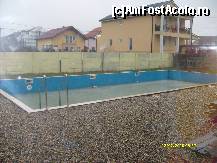 [P09] Pensiunea Ana-Maria ; piscina din curtea din spate ( uratel rau gardul ) » foto by Diaura*
 - 
<span class="allrVoted glyphicon glyphicon-heart hidden" id="av48489"></span>
<a class="m-l-10 hidden" id="sv48489" onclick="voting_Foto_DelVot(,48489,4922)" role="button">șterge vot <span class="glyphicon glyphicon-remove"></span></a>
<a id="v948489" class=" c-red"  onclick="voting_Foto_SetVot(48489)" role="button"><span class="glyphicon glyphicon-heart-empty"></span> <b>LIKE</b> = Votează poza</a> <img class="hidden"  id="f48489W9" src="/imagini/loader.gif" border="0" /><span class="AjErrMes hidden" id="e48489ErM"></span>