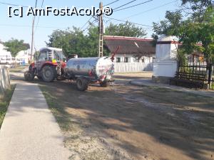[P11] tractorul care uda strazile din Sfantu » foto by silvia tudoran
 - 
<span class="allrVoted glyphicon glyphicon-heart hidden" id="av1166088"></span>
<a class="m-l-10 hidden" id="sv1166088" onclick="voting_Foto_DelVot(,1166088,4923)" role="button">șterge vot <span class="glyphicon glyphicon-remove"></span></a>
<a id="v91166088" class=" c-red"  onclick="voting_Foto_SetVot(1166088)" role="button"><span class="glyphicon glyphicon-heart-empty"></span> <b>LIKE</b> = Votează poza</a> <img class="hidden"  id="f1166088W9" src="/imagini/loader.gif" border="0" /><span class="AjErrMes hidden" id="e1166088ErM"></span>