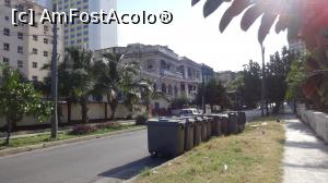 [P06] pe calle L in spatele hoteluluji Habana Libre, cu 21 etj. -care a fost constr. in 1958, numit initial Havana Hilton si unde F. Castro in 1959 si-a stabilit cartierul general, la ultimul etj. In fata h. cladiri lasate in paragina, cu o veche arhitectura » foto by grecudoina
 - 
<span class="allrVoted glyphicon glyphicon-heart hidden" id="av1085657"></span>
<a class="m-l-10 hidden" id="sv1085657" onclick="voting_Foto_DelVot(,1085657,4925)" role="button">șterge vot <span class="glyphicon glyphicon-remove"></span></a>
<a id="v91085657" class=" c-red"  onclick="voting_Foto_SetVot(1085657)" role="button"><span class="glyphicon glyphicon-heart-empty"></span> <b>LIKE</b> = Votează poza</a> <img class="hidden"  id="f1085657W9" src="/imagini/loader.gif" border="0" /><span class="AjErrMes hidden" id="e1085657ErM"></span>