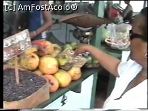 [P03] Fructele, printre puținele surse de vitamine din Havana.  » foto by glcitizen
 - 
<span class="allrVoted glyphicon glyphicon-heart hidden" id="av924497"></span>
<a class="m-l-10 hidden" id="sv924497" onclick="voting_Foto_DelVot(,924497,4925)" role="button">șterge vot <span class="glyphicon glyphicon-remove"></span></a>
<a id="v9924497" class=" c-red"  onclick="voting_Foto_SetVot(924497)" role="button"><span class="glyphicon glyphicon-heart-empty"></span> <b>LIKE</b> = Votează poza</a> <img class="hidden"  id="f924497W9" src="/imagini/loader.gif" border="0" /><span class="AjErrMes hidden" id="e924497ErM"></span>