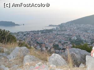 [P12] Budva, vazuta de pe drumul ce vine din Podgorica. Foto este facuta la altitudine mica, dar marea se zareste de mult mai sus » foto by alyna_sv
 - 
<span class="allrVoted glyphicon glyphicon-heart hidden" id="av798876"></span>
<a class="m-l-10 hidden" id="sv798876" onclick="voting_Foto_DelVot(,798876,4928)" role="button">șterge vot <span class="glyphicon glyphicon-remove"></span></a>
<a id="v9798876" class=" c-red"  onclick="voting_Foto_SetVot(798876)" role="button"><span class="glyphicon glyphicon-heart-empty"></span> <b>LIKE</b> = Votează poza</a> <img class="hidden"  id="f798876W9" src="/imagini/loader.gif" border="0" /><span class="AjErrMes hidden" id="e798876ErM"></span>