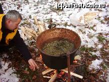 [P04] La cele doua extremitati ale pistei de alergare asezam care un ceaun cu ceai de menta » foto by dorgo
 - 
<span class="allrVoted glyphicon glyphicon-heart hidden" id="av180408"></span>
<a class="m-l-10 hidden" id="sv180408" onclick="voting_Foto_DelVot(,180408,4932)" role="button">șterge vot <span class="glyphicon glyphicon-remove"></span></a>
<a id="v9180408" class=" c-red"  onclick="voting_Foto_SetVot(180408)" role="button"><span class="glyphicon glyphicon-heart-empty"></span> <b>LIKE</b> = Votează poza</a> <img class="hidden"  id="f180408W9" src="/imagini/loader.gif" border="0" /><span class="AjErrMes hidden" id="e180408ErM"></span>