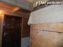 [P11] Camera din fata usii-toti peretii interiori ai holului erau imbracati in lemn+ paturi din canepa( am facut cercetari, curiosi fiind daca exista si beton acolo si da, exista) » foto by trandafir 1970*
 - 
<span class="allrVoted glyphicon glyphicon-heart hidden" id="av117068"></span>
<a class="m-l-10 hidden" id="sv117068" onclick="voting_Foto_DelVot(,117068,4933)" role="button">șterge vot <span class="glyphicon glyphicon-remove"></span></a>
<a id="v9117068" class=" c-red"  onclick="voting_Foto_SetVot(117068)" role="button"><span class="glyphicon glyphicon-heart-empty"></span> <b>LIKE</b> = Votează poza</a> <img class="hidden"  id="f117068W9" src="/imagini/loader.gif" border="0" /><span class="AjErrMes hidden" id="e117068ErM"></span>
