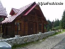 [P17] Cabana de inchiriat vazuta din strada... » foto by trandafir 1970*
 - 
<span class="allrVoted glyphicon glyphicon-heart hidden" id="av117573"></span>
<a class="m-l-10 hidden" id="sv117573" onclick="voting_Foto_DelVot(,117573,4933)" role="button">șterge vot <span class="glyphicon glyphicon-remove"></span></a>
<a id="v9117573" class=" c-red"  onclick="voting_Foto_SetVot(117573)" role="button"><span class="glyphicon glyphicon-heart-empty"></span> <b>LIKE</b> = Votează poza</a> <img class="hidden"  id="f117573W9" src="/imagini/loader.gif" border="0" /><span class="AjErrMes hidden" id="e117573ErM"></span>