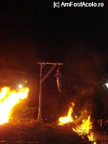 [P01] In noaptea de Inviere se da foc la o papusa ce-l semnifica pe Iuda Iscarioteanu, tradatorul lui Iisus...ce obicei crud si 'inflacarat'... » foto by ileanaxperta*
 - 
<span class="allrVoted glyphicon glyphicon-heart hidden" id="av49307"></span>
<a class="m-l-10 hidden" id="sv49307" onclick="voting_Foto_DelVot(,49307,4934)" role="button">șterge vot <span class="glyphicon glyphicon-remove"></span></a>
<a id="v949307" class=" c-red"  onclick="voting_Foto_SetVot(49307)" role="button"><span class="glyphicon glyphicon-heart-empty"></span> <b>LIKE</b> = Votează poza</a> <img class="hidden"  id="f49307W9" src="/imagini/loader.gif" border="0" /><span class="AjErrMes hidden" id="e49307ErM"></span>