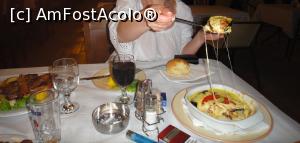 [P05] Branza cu vinete la cuptor... » foto by Tomi si Lili
 - 
<span class="allrVoted glyphicon glyphicon-heart hidden" id="av723086"></span>
<a class="m-l-10 hidden" id="sv723086" onclick="voting_Foto_DelVot(,723086,4934)" role="button">șterge vot <span class="glyphicon glyphicon-remove"></span></a>
<a id="v9723086" class=" c-red"  onclick="voting_Foto_SetVot(723086)" role="button"><span class="glyphicon glyphicon-heart-empty"></span> <b>LIKE</b> = Votează poza</a> <img class="hidden"  id="f723086W9" src="/imagini/loader.gif" border="0" /><span class="AjErrMes hidden" id="e723086ErM"></span>