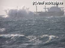 [P12] Petrolier trecand prin furtuna in Marea Rosie » foto by pepsi70ro
 - 
<span class="allrVoted glyphicon glyphicon-heart hidden" id="av52212"></span>
<a class="m-l-10 hidden" id="sv52212" onclick="voting_Foto_DelVot(,52212,4942)" role="button">șterge vot <span class="glyphicon glyphicon-remove"></span></a>
<a id="v952212" class=" c-red"  onclick="voting_Foto_SetVot(52212)" role="button"><span class="glyphicon glyphicon-heart-empty"></span> <b>LIKE</b> = Votează poza</a> <img class="hidden"  id="f52212W9" src="/imagini/loader.gif" border="0" /><span class="AjErrMes hidden" id="e52212ErM"></span>