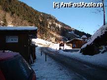 [P02] Aceasta este statia de bus din fata cabanei! H = Haltestelle (statie de bus) » foto by flory06*
 - 
<span class="allrVoted glyphicon glyphicon-heart hidden" id="av49312"></span>
<a class="m-l-10 hidden" id="sv49312" onclick="voting_Foto_DelVot(,49312,4944)" role="button">șterge vot <span class="glyphicon glyphicon-remove"></span></a>
<a id="v949312" class=" c-red"  onclick="voting_Foto_SetVot(49312)" role="button"><span class="glyphicon glyphicon-heart-empty"></span> <b>LIKE</b> = Votează poza</a> <img class="hidden"  id="f49312W9" src="/imagini/loader.gif" border="0" /><span class="AjErrMes hidden" id="e49312ErM"></span>