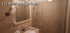 [P25] Cabina de duș cu probleme la scurgere.  » foto by Aurici
 - 
<span class="allrVoted glyphicon glyphicon-heart hidden" id="av1138604"></span>
<a class="m-l-10 hidden" id="sv1138604" onclick="voting_Foto_DelVot(,1138604,4946)" role="button">șterge vot <span class="glyphicon glyphicon-remove"></span></a>
<a id="v91138604" class=" c-red"  onclick="voting_Foto_SetVot(1138604)" role="button"><span class="glyphicon glyphicon-heart-empty"></span> <b>LIKE</b> = Votează poza</a> <img class="hidden"  id="f1138604W9" src="/imagini/loader.gif" border="0" /><span class="AjErrMes hidden" id="e1138604ErM"></span>