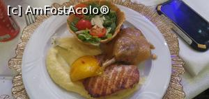 [P33] Rață confiată pe pat de piersici caramelizate și medalion de porc cu piure de trufe și salată. Foarte bune și astea!  » foto by Aurici
 - 
<span class="allrVoted glyphicon glyphicon-heart hidden" id="av1138612"></span>
<a class="m-l-10 hidden" id="sv1138612" onclick="voting_Foto_DelVot(,1138612,4946)" role="button">șterge vot <span class="glyphicon glyphicon-remove"></span></a>
<a id="v91138612" class=" c-red"  onclick="voting_Foto_SetVot(1138612)" role="button"><span class="glyphicon glyphicon-heart-empty"></span> <b>LIKE</b> = Votează poza</a> <img class="hidden"  id="f1138612W9" src="/imagini/loader.gif" border="0" /><span class="AjErrMes hidden" id="e1138612ErM"></span>