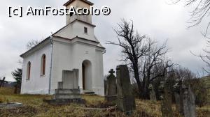 [P05] Capelă romano-catolică din Hosasău, construită de contele Lazăr în anul 1494, cu hramul Sfânta Maria. În curtea capelei sunt mormintele sătenilor.  » foto by Lucien
 - 
<span class="allrVoted glyphicon glyphicon-heart hidden" id="av837156"></span>
<a class="m-l-10 hidden" id="sv837156" onclick="voting_Foto_DelVot(,837156,4951)" role="button">șterge vot <span class="glyphicon glyphicon-remove"></span></a>
<a id="v9837156" class=" c-red"  onclick="voting_Foto_SetVot(837156)" role="button"><span class="glyphicon glyphicon-heart-empty"></span> <b>LIKE</b> = Votează poza</a> <img class="hidden"  id="f837156W9" src="/imagini/loader.gif" border="0" /><span class="AjErrMes hidden" id="e837156ErM"></span>
