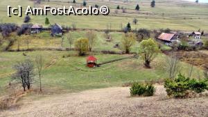 [P06] Izvorul de apă minerală (borviz) acoperit de un pavilion de lemn, situat înspre partea de jos a satului. Vedere de pe deal, de lângă capelă.  » foto by Lucien
 - 
<span class="allrVoted glyphicon glyphicon-heart hidden" id="av837157"></span>
<a class="m-l-10 hidden" id="sv837157" onclick="voting_Foto_DelVot(,837157,4951)" role="button">șterge vot <span class="glyphicon glyphicon-remove"></span></a>
<a id="v9837157" class=" c-red"  onclick="voting_Foto_SetVot(837157)" role="button"><span class="glyphicon glyphicon-heart-empty"></span> <b>LIKE</b> = Votează poza</a> <img class="hidden"  id="f837157W9" src="/imagini/loader.gif" border="0" /><span class="AjErrMes hidden" id="e837157ErM"></span>