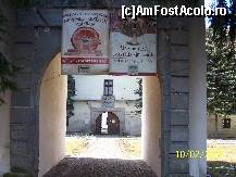 [P20] In fata muzeului este un mic parc iar ce se vede in plan apropiat este o arcada ce precede intrarea in muzeu » foto by ms65
 - 
<span class="allrVoted glyphicon glyphicon-heart hidden" id="av49561"></span>
<a class="m-l-10 hidden" id="sv49561" onclick="voting_Foto_DelVot(,49561,4951)" role="button">șterge vot <span class="glyphicon glyphicon-remove"></span></a>
<a id="v949561" class=" c-red"  onclick="voting_Foto_SetVot(49561)" role="button"><span class="glyphicon glyphicon-heart-empty"></span> <b>LIKE</b> = Votează poza</a> <img class="hidden"  id="f49561W9" src="/imagini/loader.gif" border="0" /><span class="AjErrMes hidden" id="e49561ErM"></span>