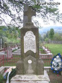 [P23] MORMANTUL LUI EMIL REBREANU (Apostol Bologa); IN SPATELE CRUCII E OBELISCUL SOVIETIC » foto by Michi
 - 
<span class="allrVoted glyphicon glyphicon-heart hidden" id="av132427"></span>
<a class="m-l-10 hidden" id="sv132427" onclick="voting_Foto_DelVot(,132427,4951)" role="button">șterge vot <span class="glyphicon glyphicon-remove"></span></a>
<a id="v9132427" class=" c-red"  onclick="voting_Foto_SetVot(132427)" role="button"><span class="glyphicon glyphicon-heart-empty"></span> <b>LIKE</b> = Votează poza</a> <img class="hidden"  id="f132427W9" src="/imagini/loader.gif" border="0" /><span class="AjErrMes hidden" id="e132427ErM"></span>