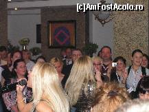 [P23] In fundal dreapta e o tanara care a spus cateva lucruri antologice la prezentarea Premium Holidays : hotelul nostru are cea mai mica piscina din Turcia , holul e inalt de 25 de mp , si petrecerea orgazmizata ..... avea emotii » foto by Cristina67
 - 
<span class="allrVoted glyphicon glyphicon-heart hidden" id="av50715"></span>
<a class="m-l-10 hidden" id="sv50715" onclick="voting_Foto_DelVot(,50715,4961)" role="button">șterge vot <span class="glyphicon glyphicon-remove"></span></a>
<a id="v950715" class=" c-red"  onclick="voting_Foto_SetVot(50715)" role="button"><span class="glyphicon glyphicon-heart-empty"></span> <b>LIKE</b> = Votează poza</a> <img class="hidden"  id="f50715W9" src="/imagini/loader.gif" border="0" /><span class="AjErrMes hidden" id="e50715ErM"></span>
