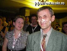 [P12] Sanziana_m si langa ea Webmesterul:)... 
Sanziana_m... nu cumva tu l-ai manjit pe fata cu tort??? :) <br><i>NOTA WEBMASTER: sanziana a fost prima, cea care a dat tonul - mi-am notat asta, sa nu uit :P pentru odata cand o sa fiu mai putin 'morocanos' decat in acea seara :) </I> » foto by mili1983
 - 
<span class="allrVoted glyphicon glyphicon-heart hidden" id="av50284"></span>
<a class="m-l-10 hidden" id="sv50284" onclick="voting_Foto_DelVot(,50284,4961)" role="button">șterge vot <span class="glyphicon glyphicon-remove"></span></a>
<a id="v950284" class=" c-red"  onclick="voting_Foto_SetVot(50284)" role="button"><span class="glyphicon glyphicon-heart-empty"></span> <b>LIKE</b> = Votează poza</a> <img class="hidden"  id="f50284W9" src="/imagini/loader.gif" border="0" /><span class="AjErrMes hidden" id="e50284ErM"></span>