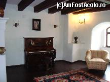 [P14] Pianina din salonul de muzica » foto by corinne
 - 
<span class="allrVoted glyphicon glyphicon-heart hidden" id="av107136"></span>
<a class="m-l-10 hidden" id="sv107136" onclick="voting_Foto_DelVot(,107136,4963)" role="button">șterge vot <span class="glyphicon glyphicon-remove"></span></a>
<a id="v9107136" class=" c-red"  onclick="voting_Foto_SetVot(107136)" role="button"><span class="glyphicon glyphicon-heart-empty"></span> <b>LIKE</b> = Votează poza</a> <img class="hidden"  id="f107136W9" src="/imagini/loader.gif" border="0" /><span class="AjErrMes hidden" id="e107136ErM"></span>