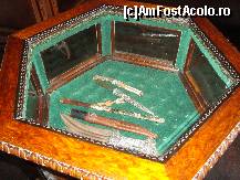[P17] Arme albe din salonul Principelui Nicolae » foto by corinne
 - 
<span class="allrVoted glyphicon glyphicon-heart hidden" id="av107141"></span>
<a class="m-l-10 hidden" id="sv107141" onclick="voting_Foto_DelVot(,107141,4963)" role="button">șterge vot <span class="glyphicon glyphicon-remove"></span></a>
<a id="v9107141" class=" c-red"  onclick="voting_Foto_SetVot(107141)" role="button"><span class="glyphicon glyphicon-heart-empty"></span> <b>LIKE</b> = Votează poza</a> <img class="hidden"  id="f107141W9" src="/imagini/loader.gif" border="0" /><span class="AjErrMes hidden" id="e107141ErM"></span>