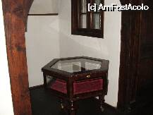 [P15] Castelul Bran - vitrina pustie, marturie dezolanta a goliciunii care a pus stapanire pe unele camere » foto by danoradea
 - 
<span class="allrVoted glyphicon glyphicon-heart hidden" id="av75074"></span>
<a class="m-l-10 hidden" id="sv75074" onclick="voting_Foto_DelVot(,75074,4963)" role="button">șterge vot <span class="glyphicon glyphicon-remove"></span></a>
<a id="v975074" class=" c-red"  onclick="voting_Foto_SetVot(75074)" role="button"><span class="glyphicon glyphicon-heart-empty"></span> <b>LIKE</b> = Votează poza</a> <img class="hidden"  id="f75074W9" src="/imagini/loader.gif" border="0" /><span class="AjErrMes hidden" id="e75074ErM"></span>