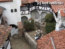 [P09] Castelul Bran - frumoasa imagine din curtea interioara a castelului » foto by danoradea
 - 
<span class="allrVoted glyphicon glyphicon-heart hidden" id="av75068"></span>
<a class="m-l-10 hidden" id="sv75068" onclick="voting_Foto_DelVot(,75068,4963)" role="button">șterge vot <span class="glyphicon glyphicon-remove"></span></a>
<a id="v975068" class=" c-red"  onclick="voting_Foto_SetVot(75068)" role="button"><span class="glyphicon glyphicon-heart-empty"></span> <b>LIKE</b> = Votează poza</a> <img class="hidden"  id="f75068W9" src="/imagini/loader.gif" border="0" /><span class="AjErrMes hidden" id="e75068ErM"></span>