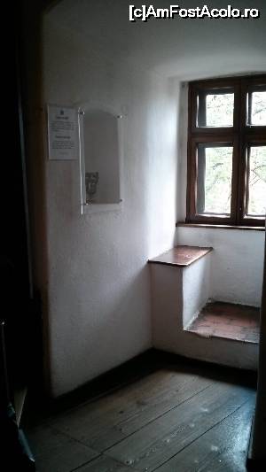 [P23] Fereastra langa scara secreta... am tot asteptat stand pe acea bancuta sa treaca lumea dar nicio sansa » foto by alle4295
 - 
<span class="allrVoted glyphicon glyphicon-heart hidden" id="av683871"></span>
<a class="m-l-10 hidden" id="sv683871" onclick="voting_Foto_DelVot(,683871,4963)" role="button">șterge vot <span class="glyphicon glyphicon-remove"></span></a>
<a id="v9683871" class=" c-red"  onclick="voting_Foto_SetVot(683871)" role="button"><span class="glyphicon glyphicon-heart-empty"></span> <b>LIKE</b> = Votează poza</a> <img class="hidden"  id="f683871W9" src="/imagini/loader.gif" border="0" /><span class="AjErrMes hidden" id="e683871ErM"></span>