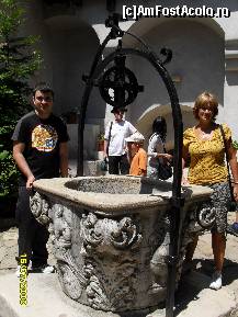[P14] fatana din curtea interioara a Castelului Bran » foto by ms65
 - 
<span class="allrVoted glyphicon glyphicon-heart hidden" id="av60728"></span>
<a class="m-l-10 hidden" id="sv60728" onclick="voting_Foto_DelVot(,60728,4963)" role="button">șterge vot <span class="glyphicon glyphicon-remove"></span></a>
<a id="v960728" class=" c-red"  onclick="voting_Foto_SetVot(60728)" role="button"><span class="glyphicon glyphicon-heart-empty"></span> <b>LIKE</b> = Votează poza</a> <img class="hidden"  id="f60728W9" src="/imagini/loader.gif" border="0" /><span class="AjErrMes hidden" id="e60728ErM"></span>