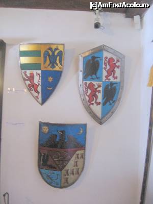 [P43] Heraldică » foto by Michi
 - 
<span class="allrVoted glyphicon glyphicon-heart hidden" id="av699855"></span>
<a class="m-l-10 hidden" id="sv699855" onclick="voting_Foto_DelVot(,699855,4963)" role="button">șterge vot <span class="glyphicon glyphicon-remove"></span></a>
<a id="v9699855" class=" c-red"  onclick="voting_Foto_SetVot(699855)" role="button"><span class="glyphicon glyphicon-heart-empty"></span> <b>LIKE</b> = Votează poza</a> <img class="hidden"  id="f699855W9" src="/imagini/loader.gif" border="0" /><span class="AjErrMes hidden" id="e699855ErM"></span>