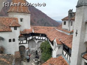 [P04] Castelul Bran. Vedere spre curtea interioară, din Logia. » foto by mihaelavoicu
 - 
<span class="allrVoted glyphicon glyphicon-heart hidden" id="av1352092"></span>
<a class="m-l-10 hidden" id="sv1352092" onclick="voting_Foto_DelVot(,1352092,4963)" role="button">șterge vot <span class="glyphicon glyphicon-remove"></span></a>
<a id="v91352092" class=" c-red"  onclick="voting_Foto_SetVot(1352092)" role="button"><span class="glyphicon glyphicon-heart-empty"></span> <b>LIKE</b> = Votează poza</a> <img class="hidden"  id="f1352092W9" src="/imagini/loader.gif" border="0" /><span class="AjErrMes hidden" id="e1352092ErM"></span>