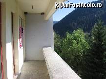 [P02] Hotel Lotru - balconul comun (se vad cuiburile de randunele) » foto by turist.real
 - 
<span class="allrVoted glyphicon glyphicon-heart hidden" id="av189425"></span>
<a class="m-l-10 hidden" id="sv189425" onclick="voting_Foto_DelVot(,189425,4986)" role="button">șterge vot <span class="glyphicon glyphicon-remove"></span></a>
<a id="v9189425" class=" c-red"  onclick="voting_Foto_SetVot(189425)" role="button"><span class="glyphicon glyphicon-heart-empty"></span> <b>LIKE</b> = Votează poza</a> <img class="hidden"  id="f189425W9" src="/imagini/loader.gif" border="0" /><span class="AjErrMes hidden" id="e189425ErM"></span>