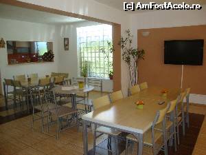 [P13] Imagine din sala de mese. Bucătăria este în stânga.  » foto by Floryn81
 - 
<span class="allrVoted glyphicon glyphicon-heart hidden" id="av535782"></span>
<a class="m-l-10 hidden" id="sv535782" onclick="voting_Foto_DelVot(,535782,5002)" role="button">șterge vot <span class="glyphicon glyphicon-remove"></span></a>
<a id="v9535782" class=" c-red"  onclick="voting_Foto_SetVot(535782)" role="button"><span class="glyphicon glyphicon-heart-empty"></span> <b>LIKE</b> = Votează poza</a> <img class="hidden"  id="f535782W9" src="/imagini/loader.gif" border="0" /><span class="AjErrMes hidden" id="e535782ErM"></span>