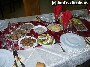 [P03] Masa de Craciun-aperitivul: ruladele de porc, chiftelutele, ciuperci umplute, oua umplute, salatele de boeuf si ciuperci... toate delicioase!!!  » foto by DanaRO
 - 
<span class="allrVoted glyphicon glyphicon-heart hidden" id="av390119"></span>
<a class="m-l-10 hidden" id="sv390119" onclick="voting_Foto_DelVot(,390119,5015)" role="button">șterge vot <span class="glyphicon glyphicon-remove"></span></a>
<a id="v9390119" class=" c-red"  onclick="voting_Foto_SetVot(390119)" role="button"><span class="glyphicon glyphicon-heart-empty"></span> <b>LIKE</b> = Votează poza</a> <img class="hidden"  id="f390119W9" src="/imagini/loader.gif" border="0" /><span class="AjErrMes hidden" id="e390119ErM"></span>